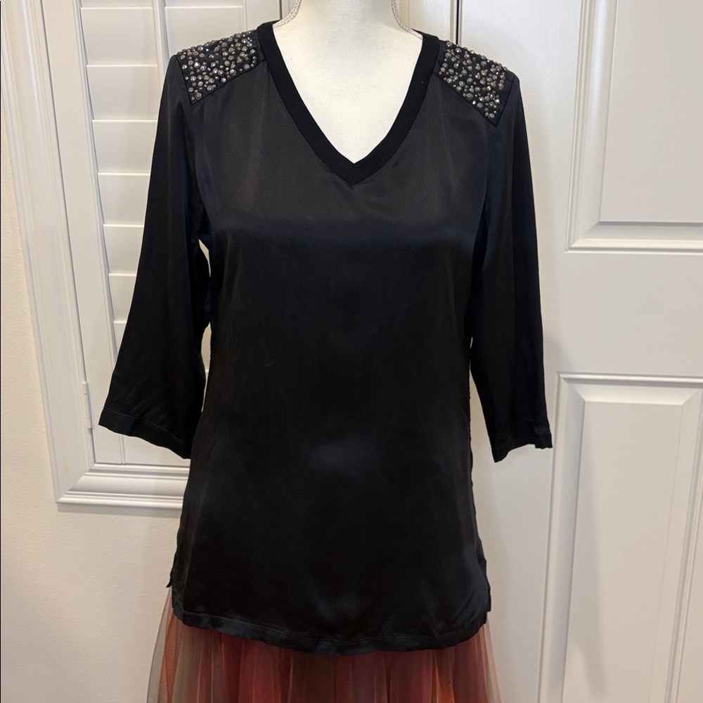 Chico’s silk & cotton v-neck black top embellished shoulder 3/4 sleeve 1/US8